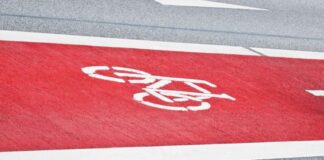 fietsveiligheid - foto rood gemarkeerde fietsstrook