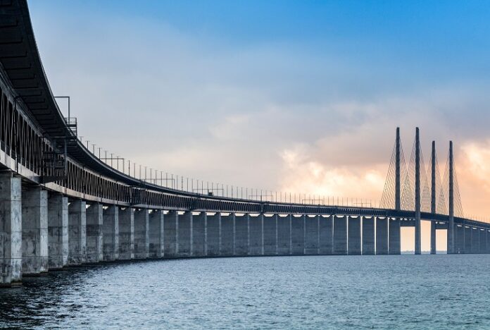 Foto van de De Oresundbrug, die Denemarken en Zweden verbindt