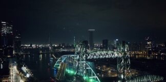 Tijdelijke Suurhoffbrug door Rotterdam