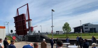 Burgemeester Peterssluis in Bergen op Zoom: brugopening na renovatie