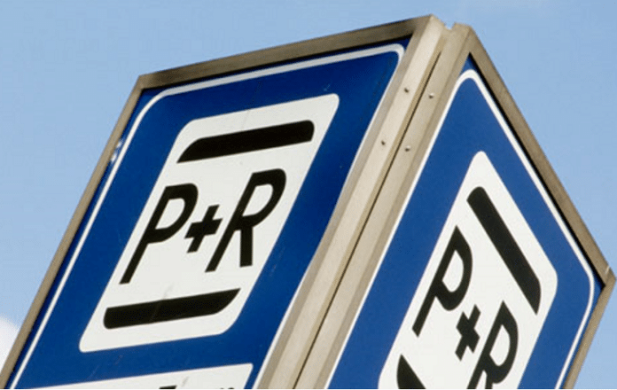 Nieuw online Kennisnetwerk Parkeren; foto bord P en R