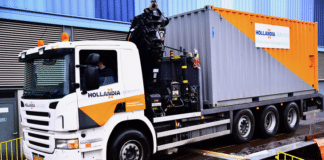 lijm én bouten - foto van de test van de nieuwe versterkingsmethode Suurhoffbrug