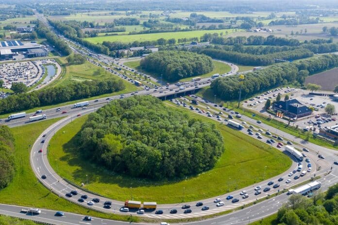 Corridor A1 - Luchtfoto van de aansluiting van de A30 op de A1 bij Barneveld