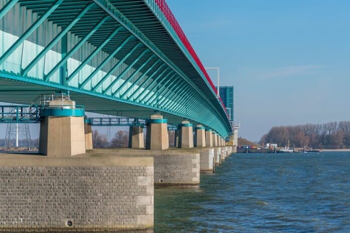 Haringvlietbrug