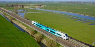 batterijtrein getest - foto van een WINK-trein in landschap