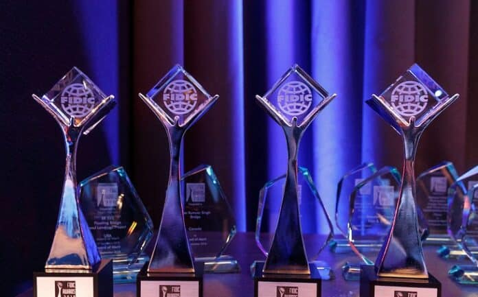 Koninklijke NLingenieurs krijgt FIDIC Award - foto van de awards