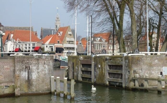 100 jaar veilig - foto van de Grote Sluis in Hoorn