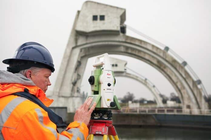 advies- en ingenieursbureaus - foto meting bij stuw