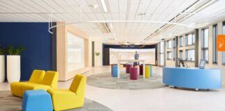 Robothond en sprekende waterval openen kantoorcampus Antea Group