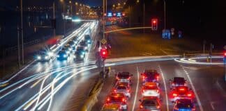 Betere verkeersdoorstroming - foto opstopping bj verkeerslichten