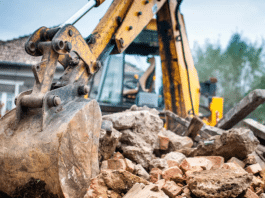 Circulair slopen - foto van kraan op sloopmateriaal