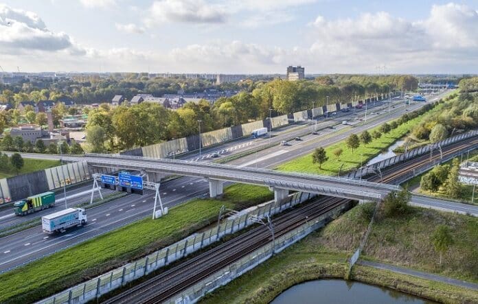 infraprojecten - luchtfoto van de A15 bij Gorinchem