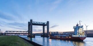 Calandbrug - foto van de open staande brug