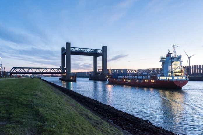 Calandbrug - foto van de open staande brug