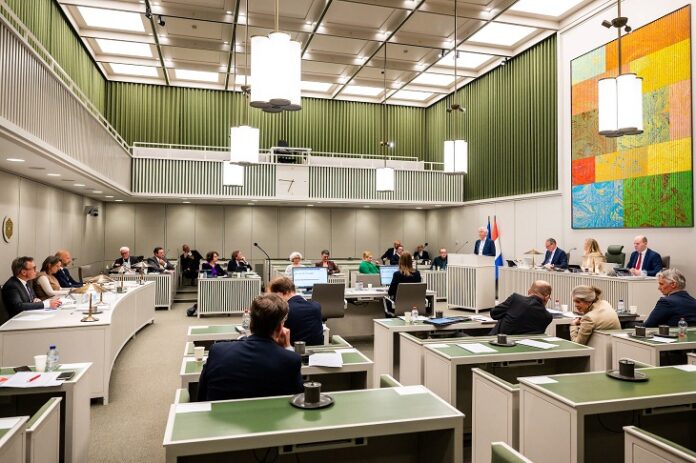 geborgde zetels - foto debat in de Eerste Kamer