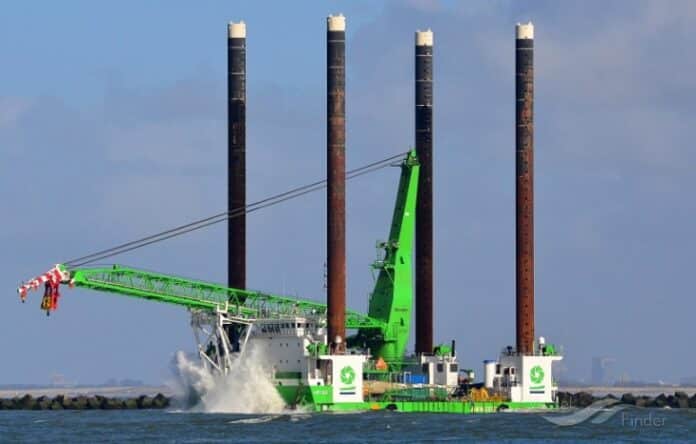 Maasdeltatunnel - foto van het jack up-schip Neptune