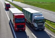 regels - foto vrachtwagens op snelweg