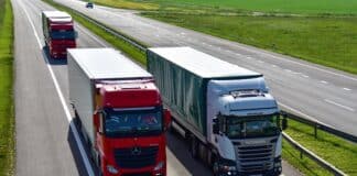 regels - foto vrachtwagens op snelweg