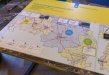 SIO - groot modelcontract met handtekeningen op tafel