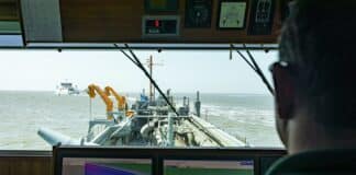 Ameland - Holwert: sleephopper in de vaargeul