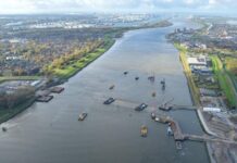 Maasdeltatunnel in aanbouw - afzinken tunneldeel