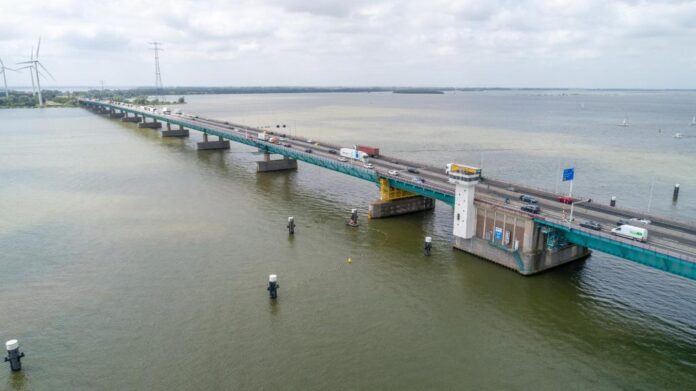 Haringvlietbrug