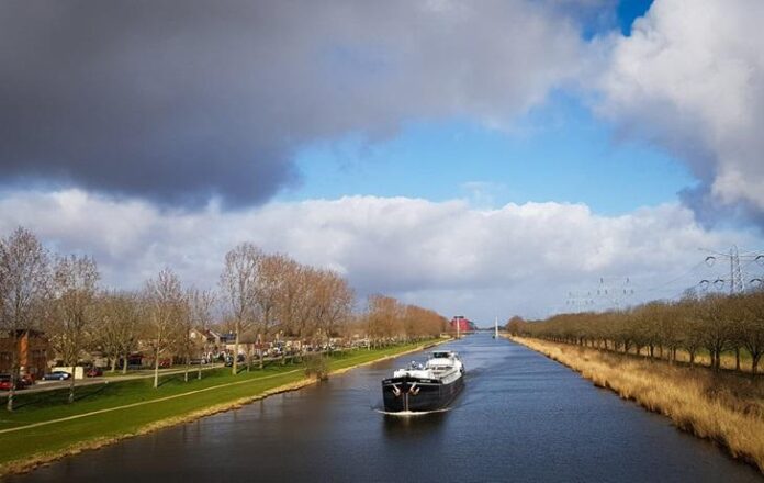 Binnenvaartschip