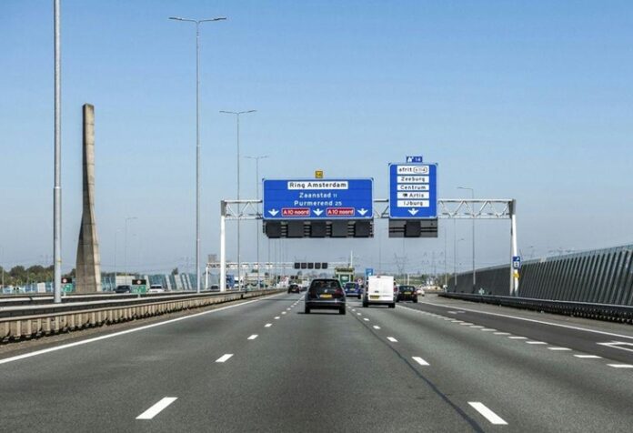 Snelweg A10 bij Diemen