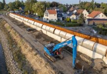 Zelfsluitende waterkering bij Steyl