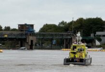 RWS patrouilleschip bij stuw Borgharen