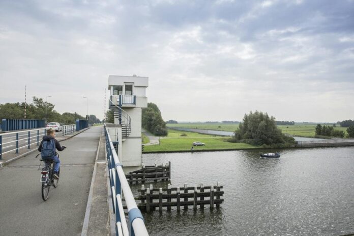 Brug Uitwellingerga