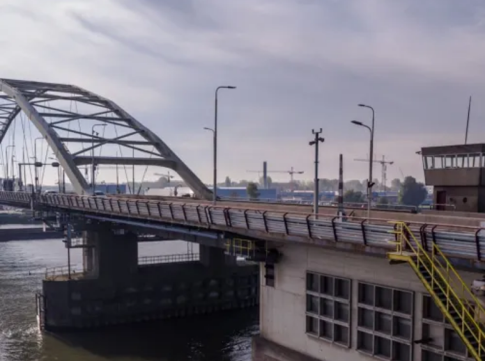 Papendrechtsebrug met basculekelder