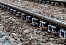 ProRail gaat over op kwartsloze ballast