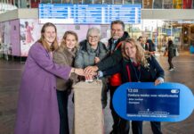 Reisinformatiebord donkere modus