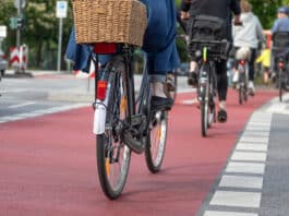 De fietsersbond pleit voor blijvende middelen voor veilige fietspaden (foto: Canetti via iStock)