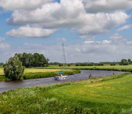 Het baggerslib werd gestort in het Lauwersmeer, dat is aangewezen als Natura 2000-gebied (foto: TasfotoNL via iStock - het Reitdiep)