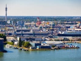 Er dreigt een verkeersinfarct voor het Rotterdamse havengebied Foto JackF via iStock