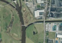 Luchtfoto van de plek waar de Radewijkerbeek in de Vecht stroomt.